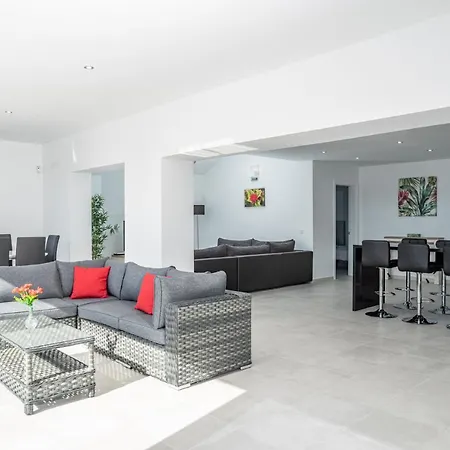 Rossa - Now - Lh215 By Now Ltd Villa *