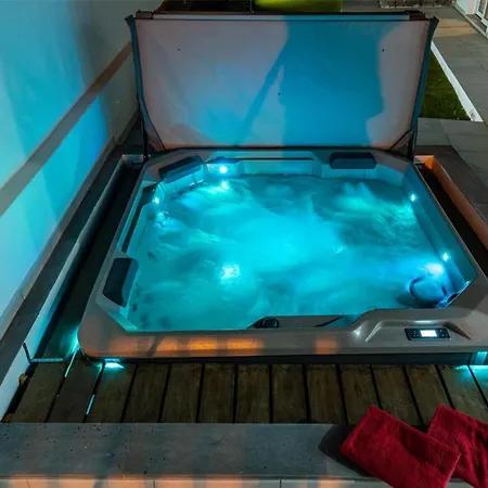 Rossa - Now - Lh215 By Now Ltd *