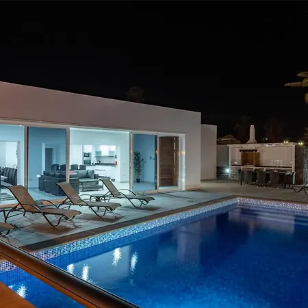 Rossa - Now - Lh215 By Now Ltd Βίλα